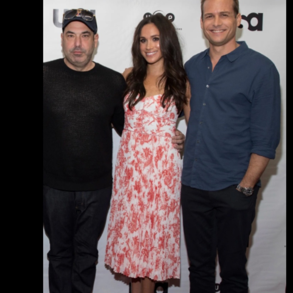 ASO Meghan Markle Club Monaco Red White Pleated Dress Sz 00